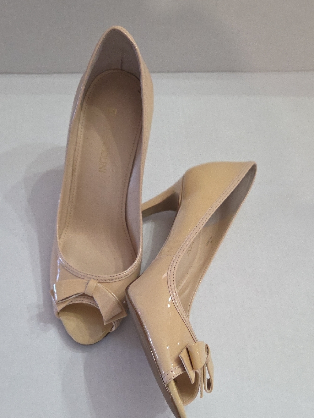 ENZO ANGIOLINI Women’s Nude Patent Peep-Toe Pumps with Bow
